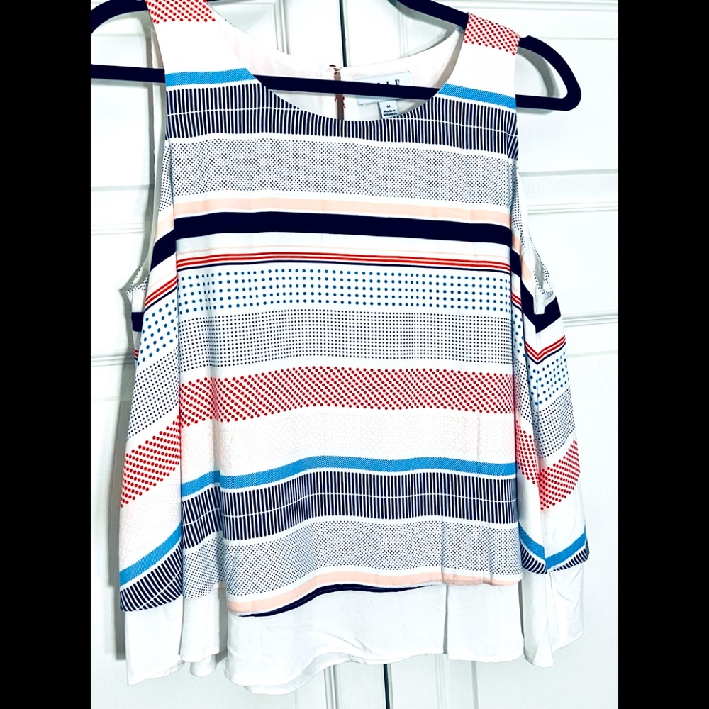 Elle Sleeveless Stripped Flowy Blouse Size Medium With Key Hole Back